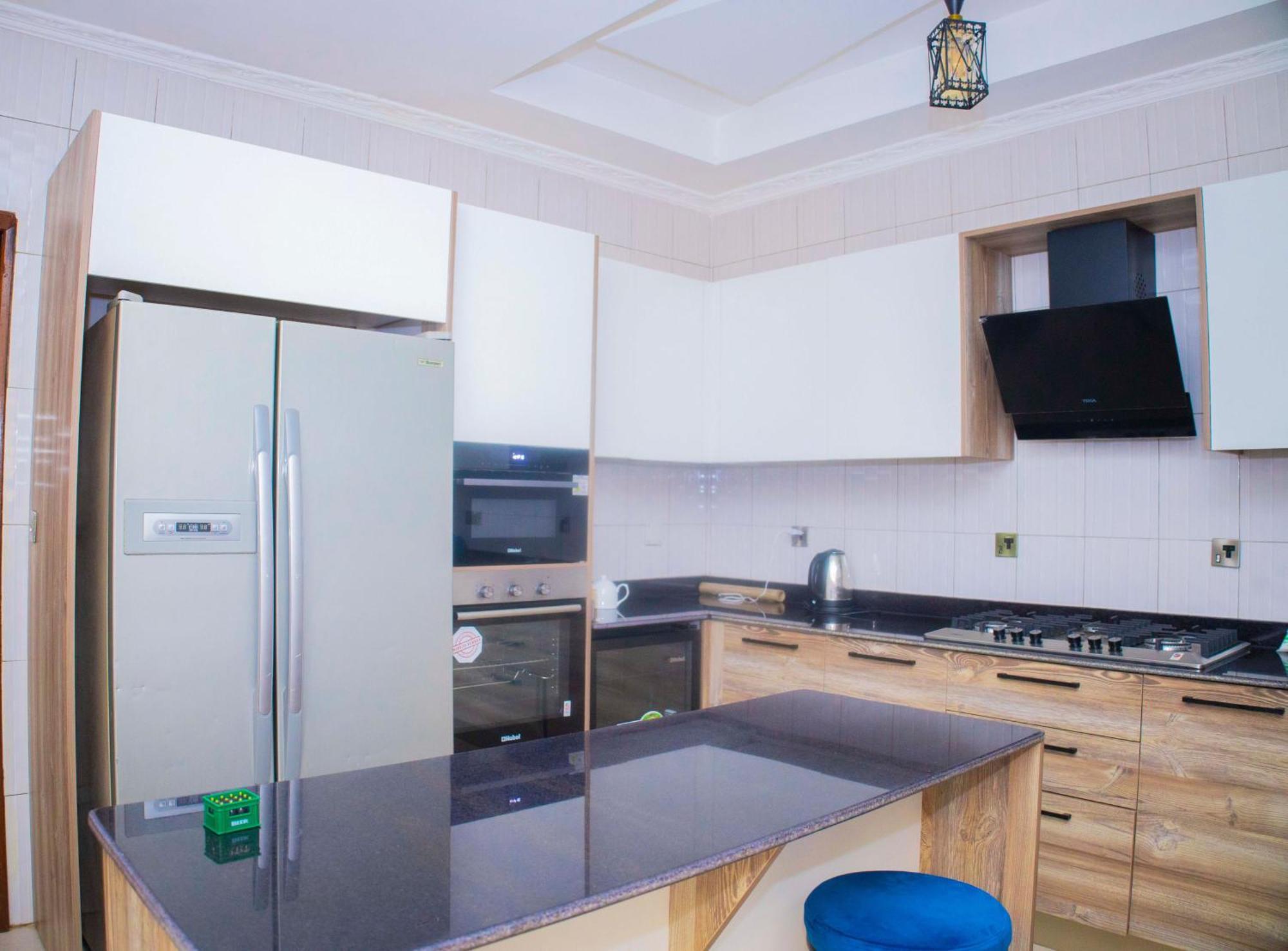 The Vibrant Lodge Gacuriro Kigali Bagian luar foto