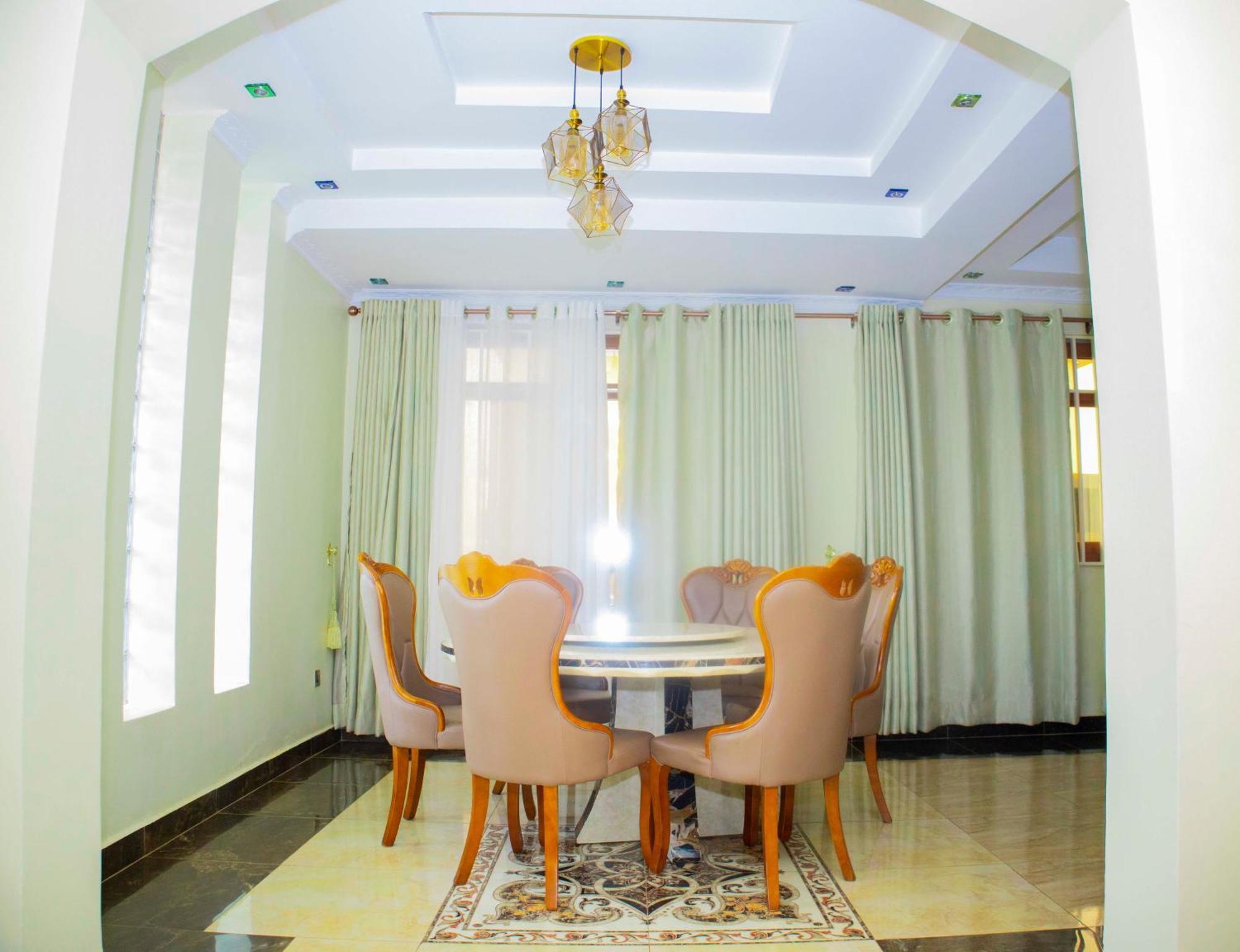 The Vibrant Lodge Gacuriro Kigali Bagian luar foto
