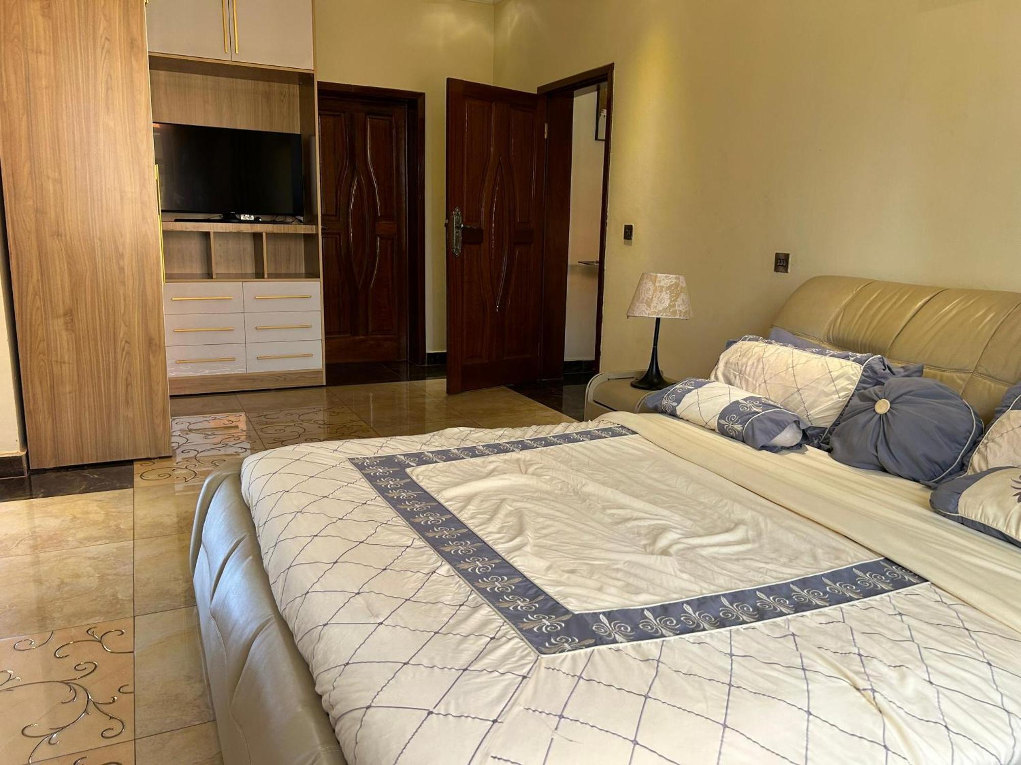 The Vibrant Lodge Gacuriro Kigali Bagian luar foto