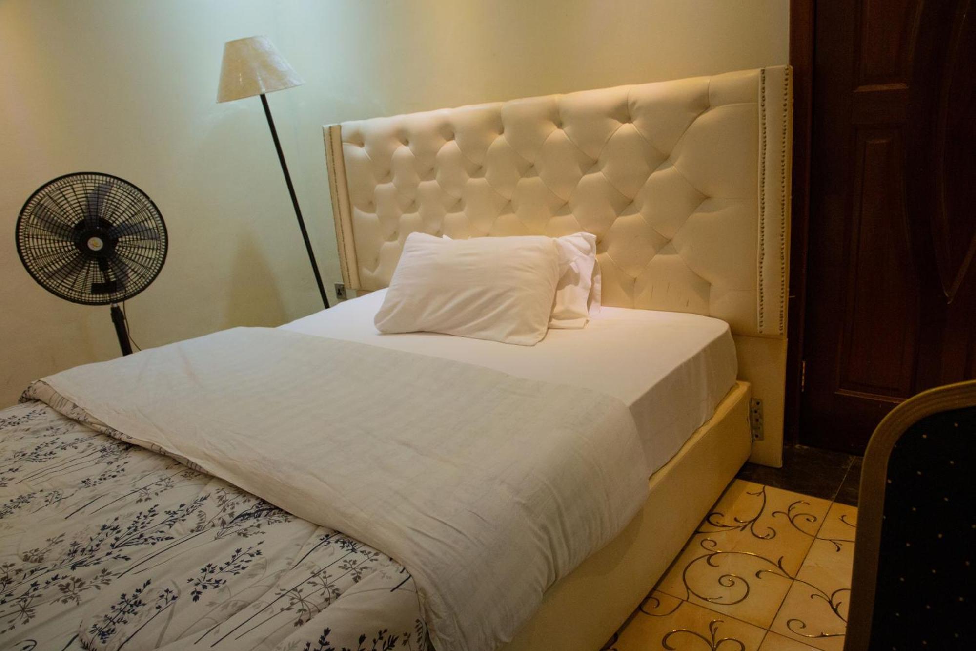 The Vibrant Lodge Gacuriro Kigali Bagian luar foto