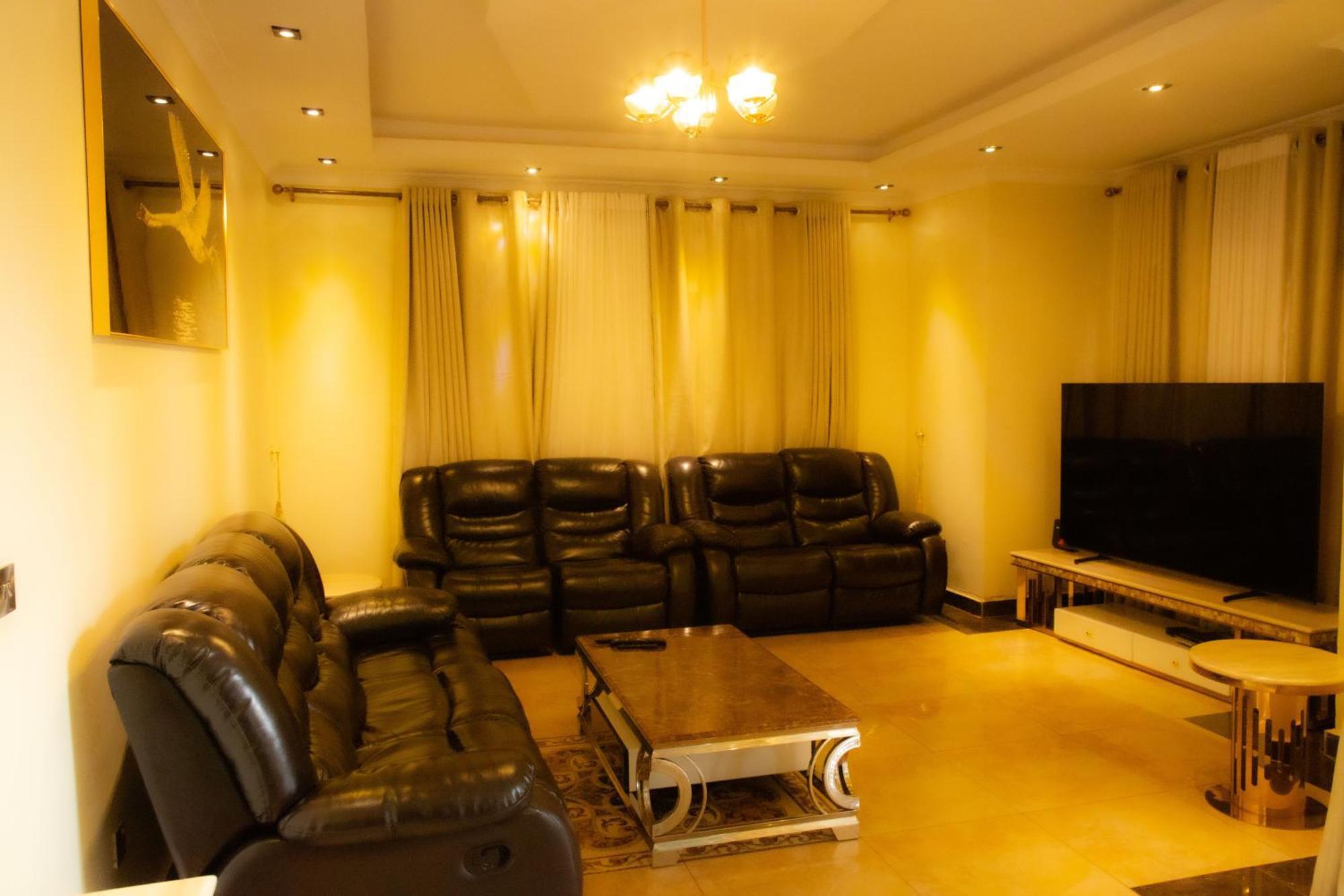 The Vibrant Lodge Gacuriro Kigali Bagian luar foto