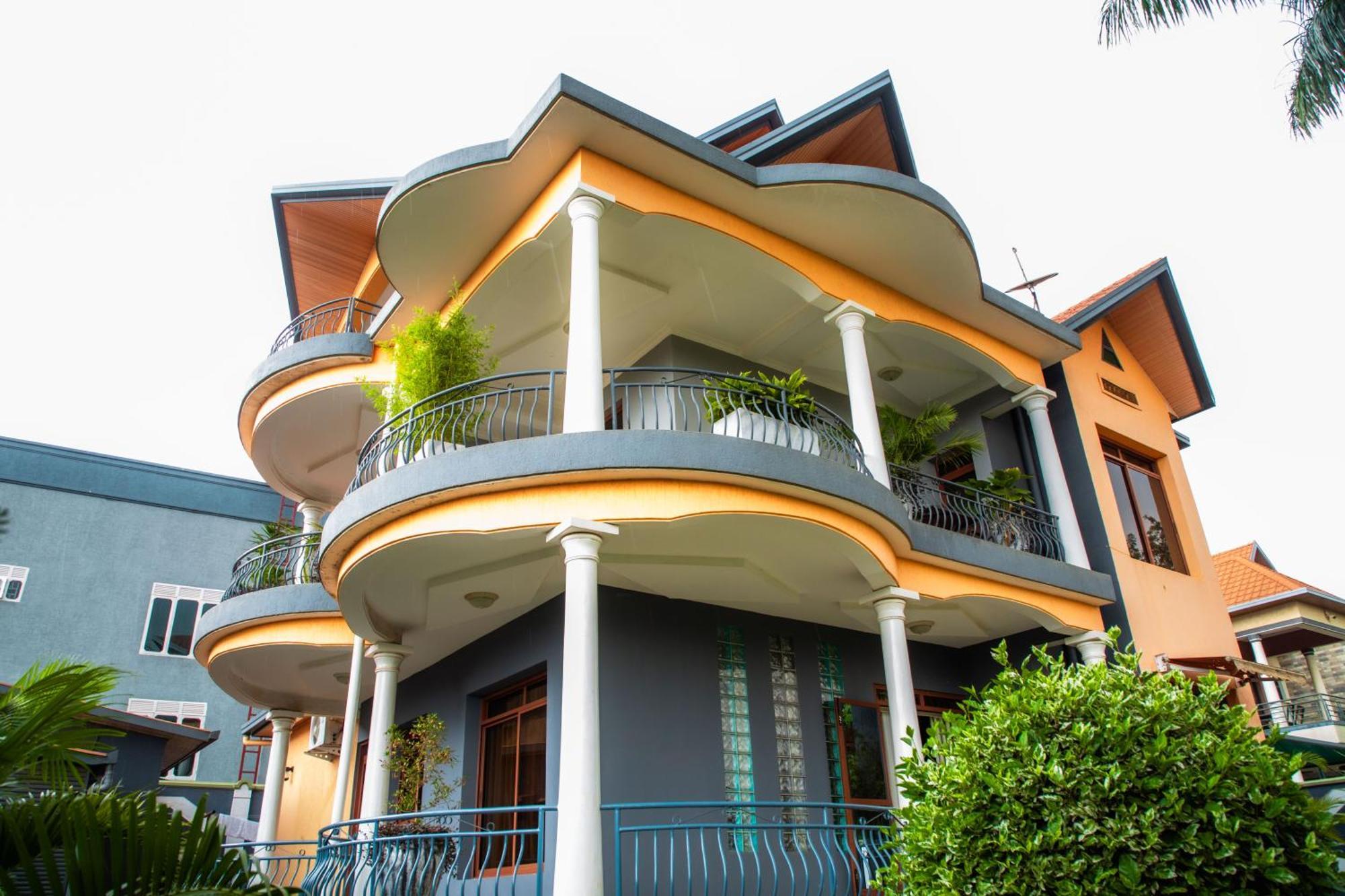 The Vibrant Lodge Gacuriro Kigali Bagian luar foto
