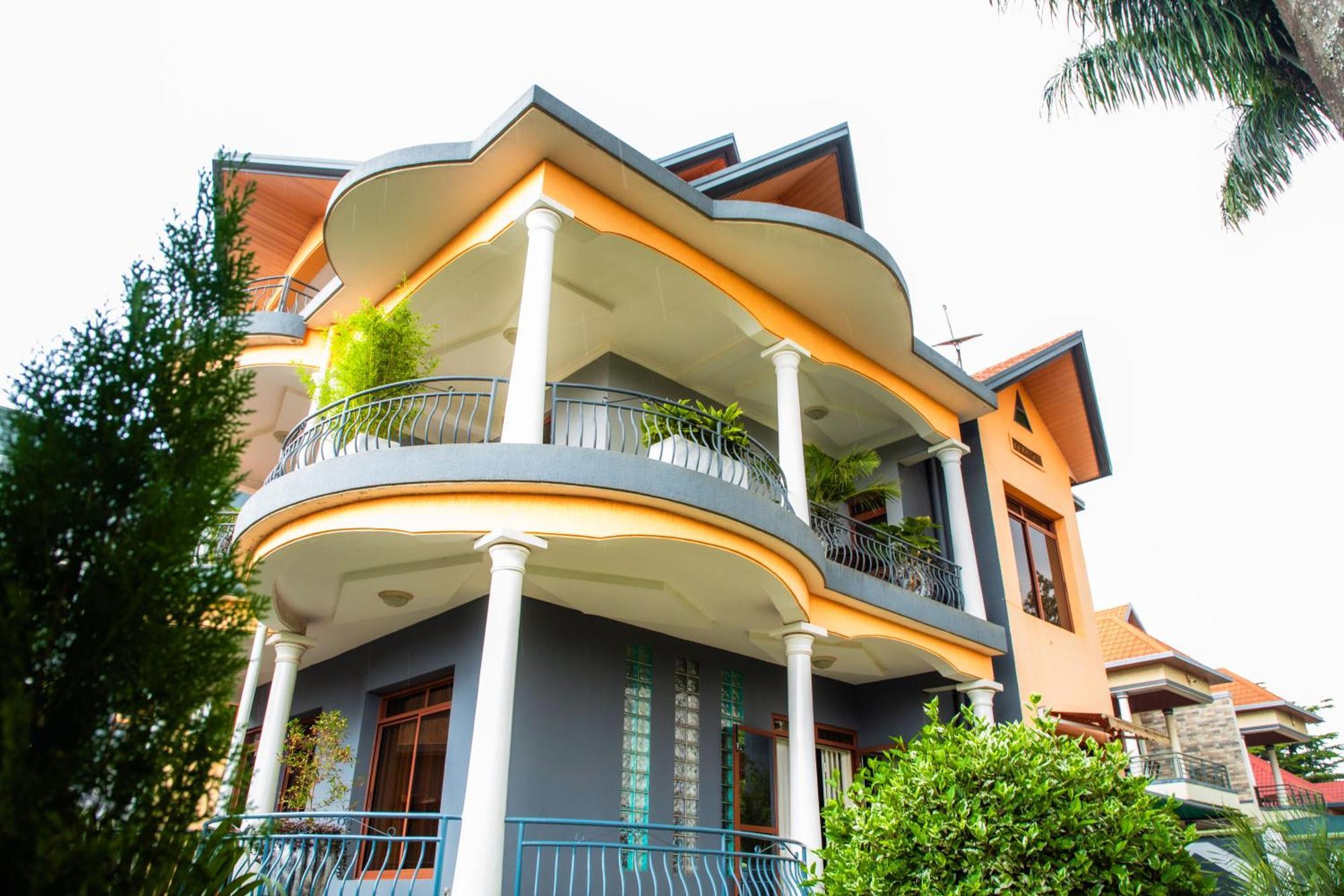 The Vibrant Lodge Gacuriro Kigali Bagian luar foto