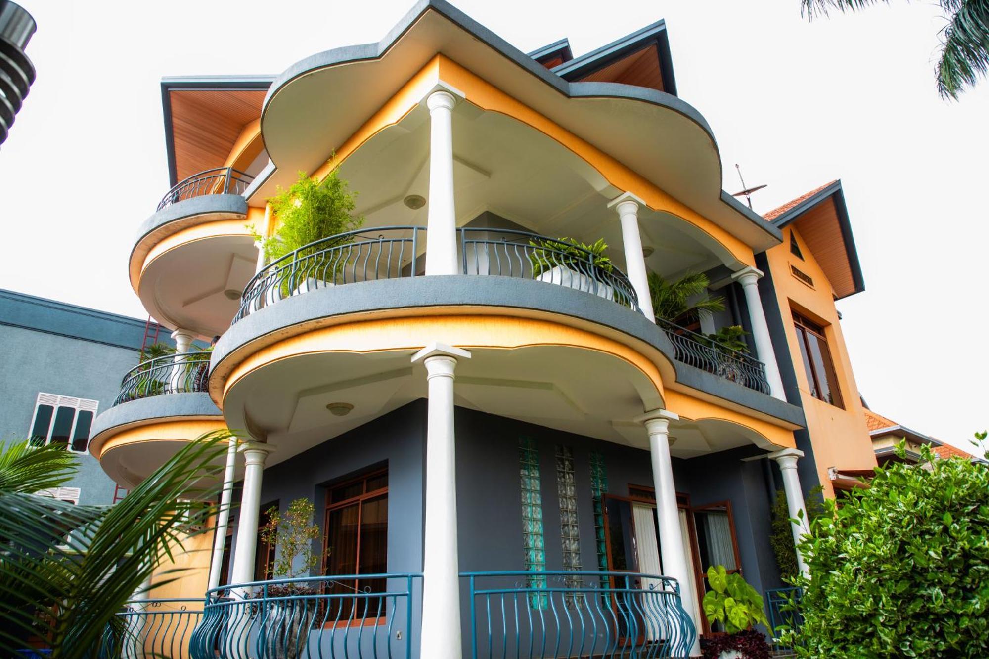 The Vibrant Lodge Gacuriro Kigali Bagian luar foto