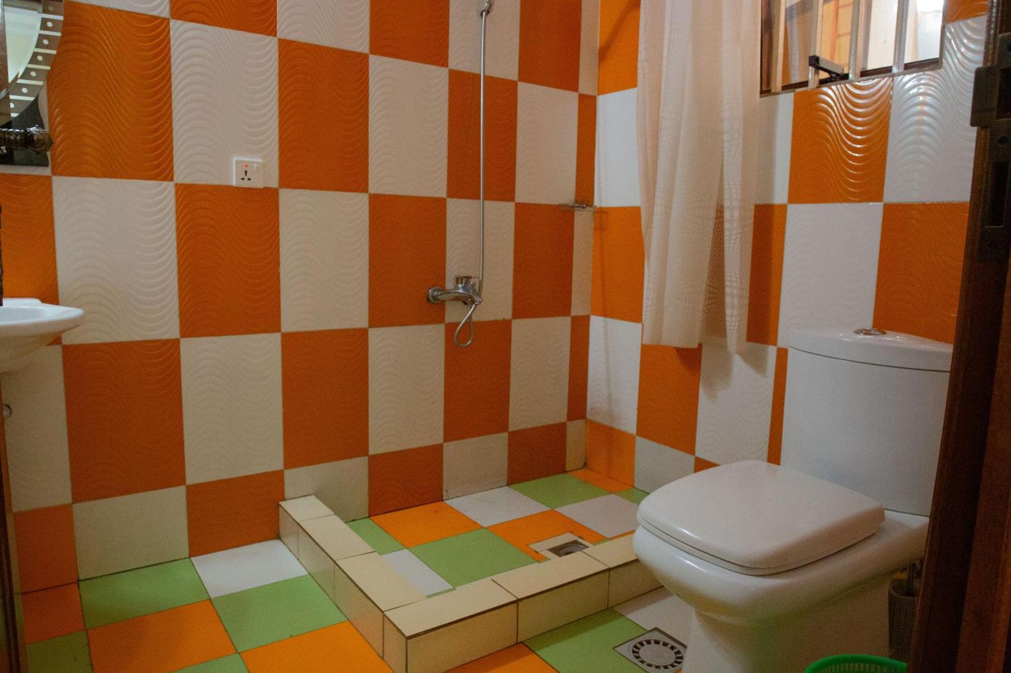The Vibrant Lodge Gacuriro Kigali Bagian luar foto