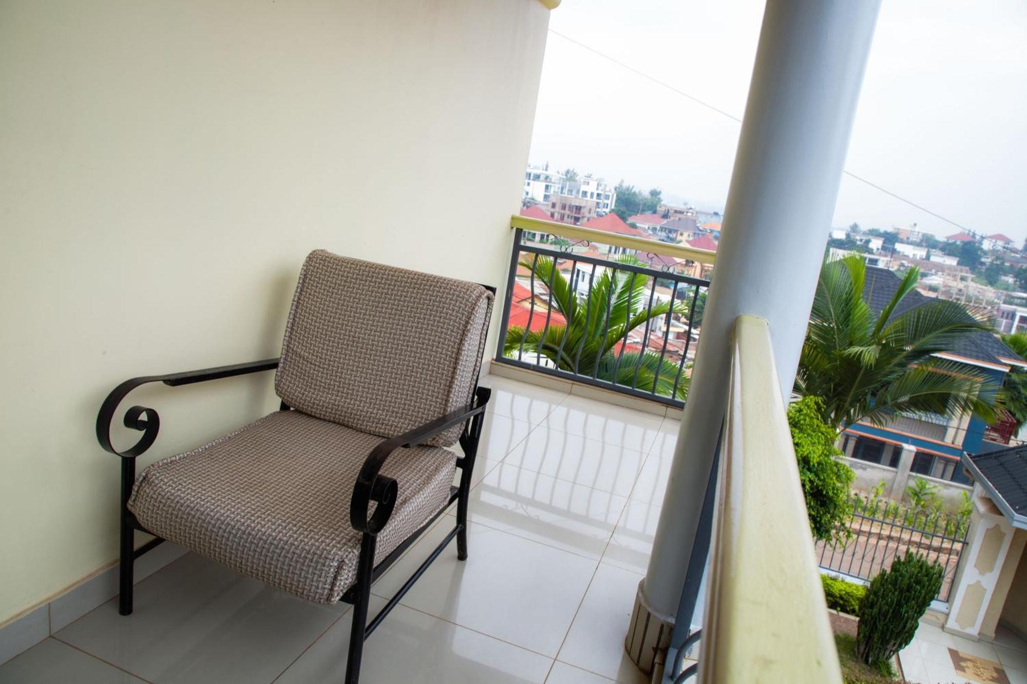 The Vibrant Lodge Gacuriro Kigali Bagian luar foto