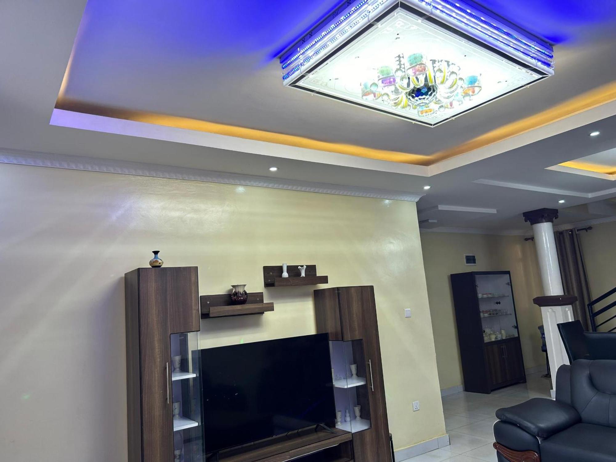 The Vibrant Lodge Gacuriro Kigali Bagian luar foto
