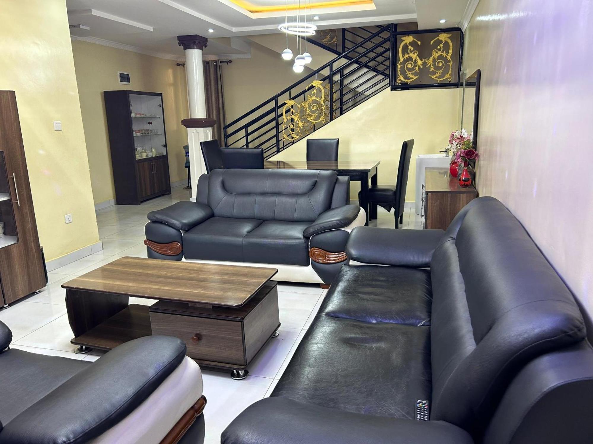 The Vibrant Lodge Gacuriro Kigali Bagian luar foto