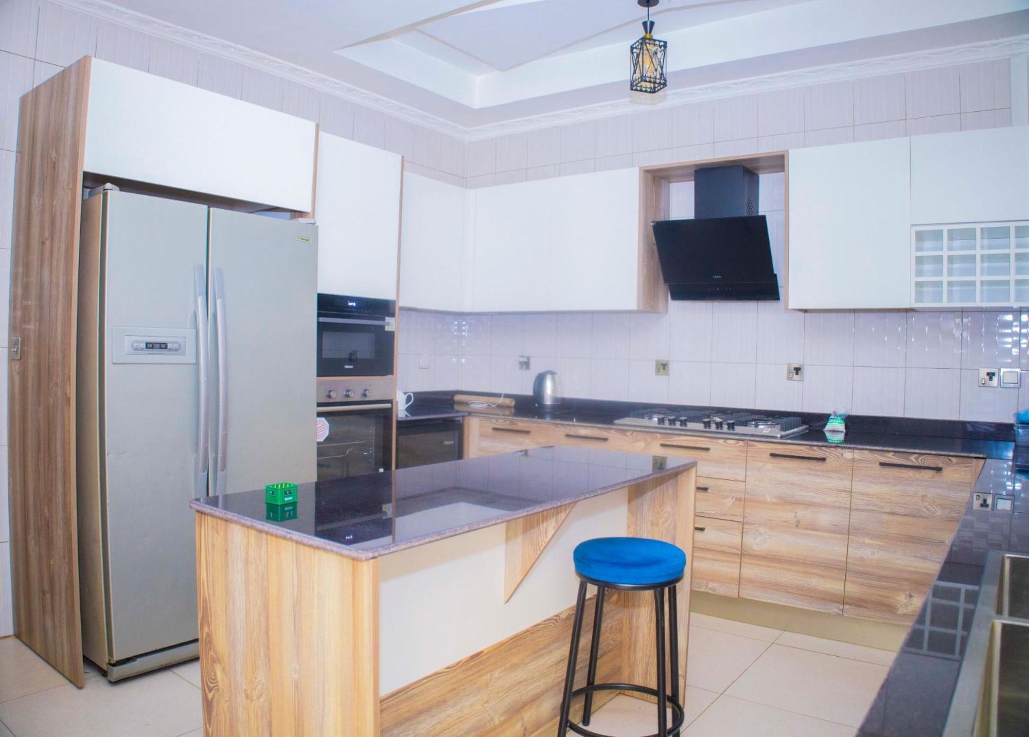 The Vibrant Lodge Gacuriro Kigali Bagian luar foto